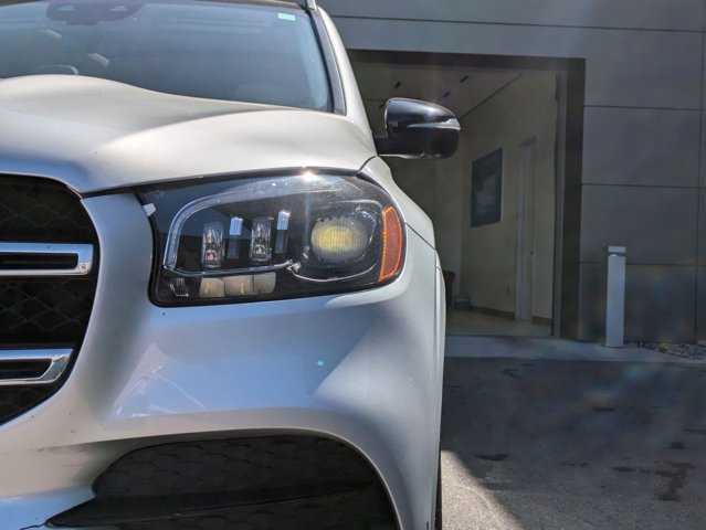 Vehicle image 9 of 33