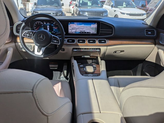 Vehicle image 25 of 33