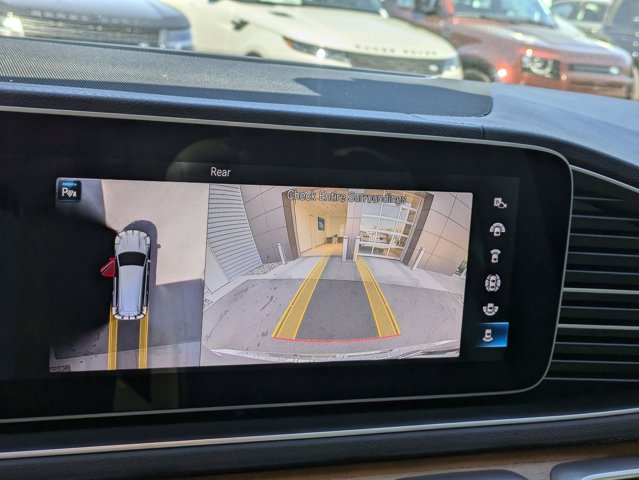 Vehicle image 21 of 33