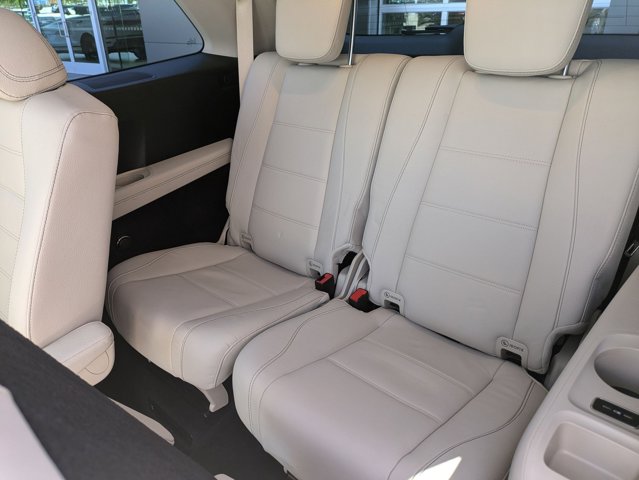 Vehicle image 28 of 33