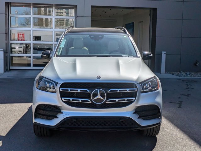 Vehicle image 2 of 33