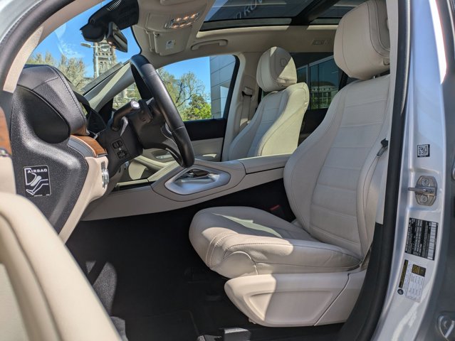 Vehicle image 24 of 33
