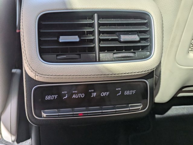 Vehicle image 26 of 33