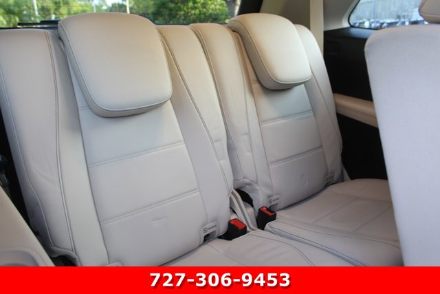 Vehicle image 21 of 32