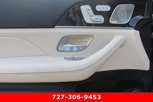 Vehicle image 10 of 32