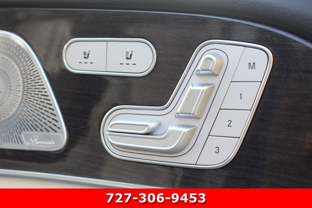 Vehicle image 23 of 32