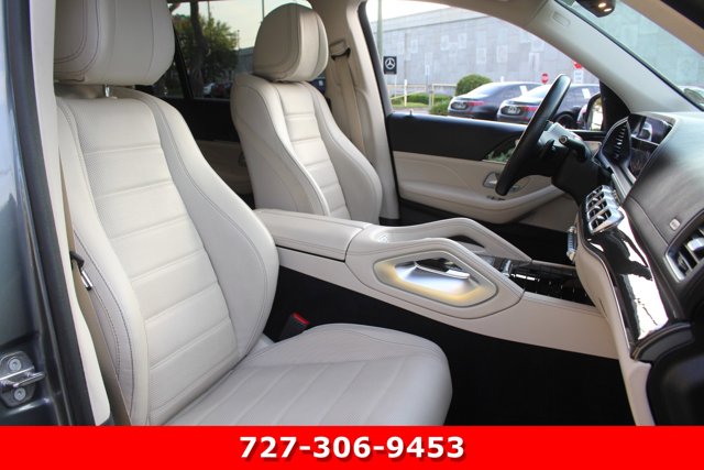 Vehicle image 22 of 32