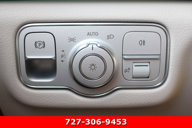 Vehicle image 24 of 32