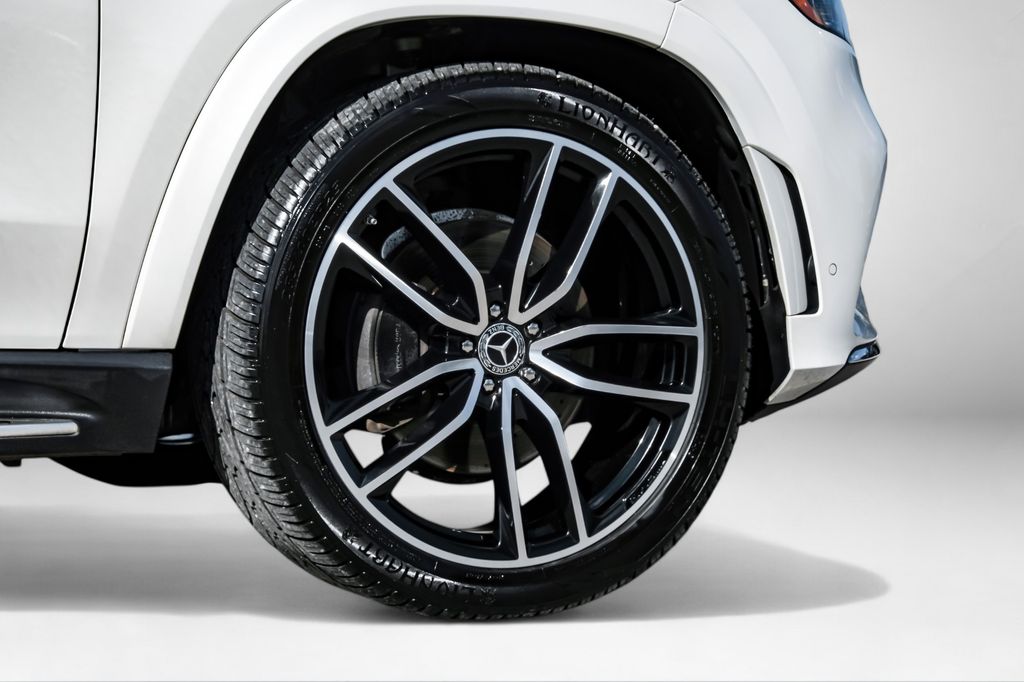 Vehicle image 15 of 64