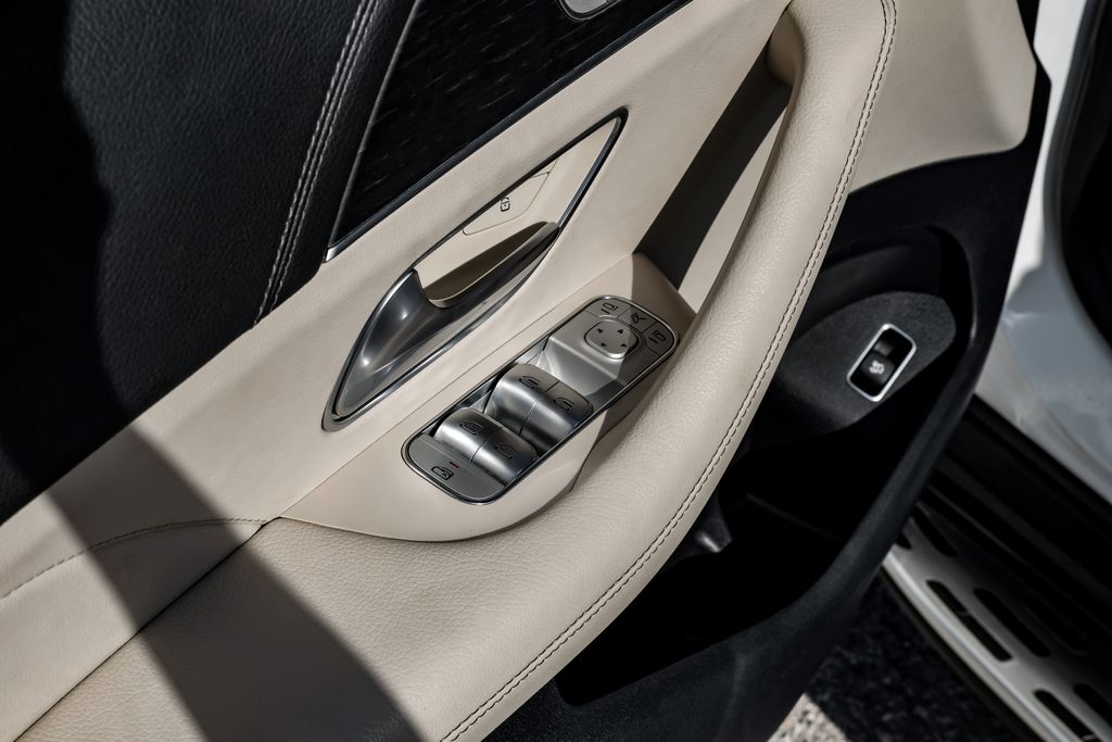 Vehicle image 52 of 64