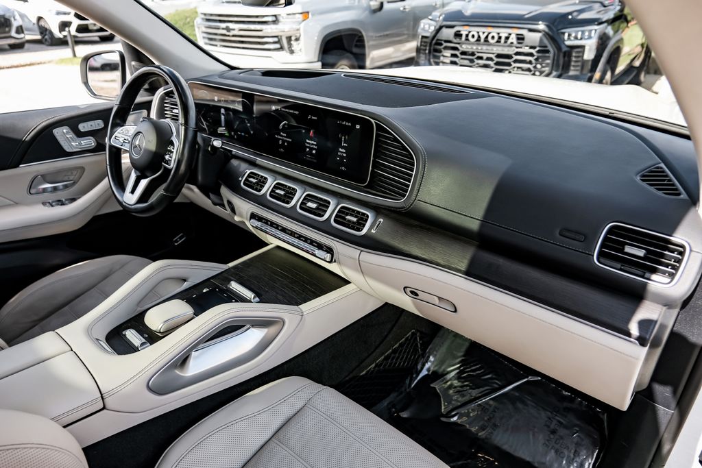 Vehicle image 28 of 64