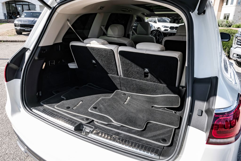 Vehicle image 19 of 64