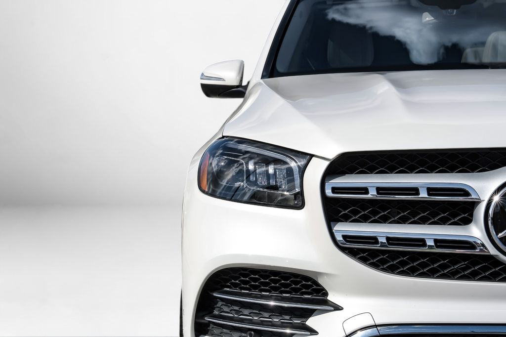Vehicle image 3 of 64