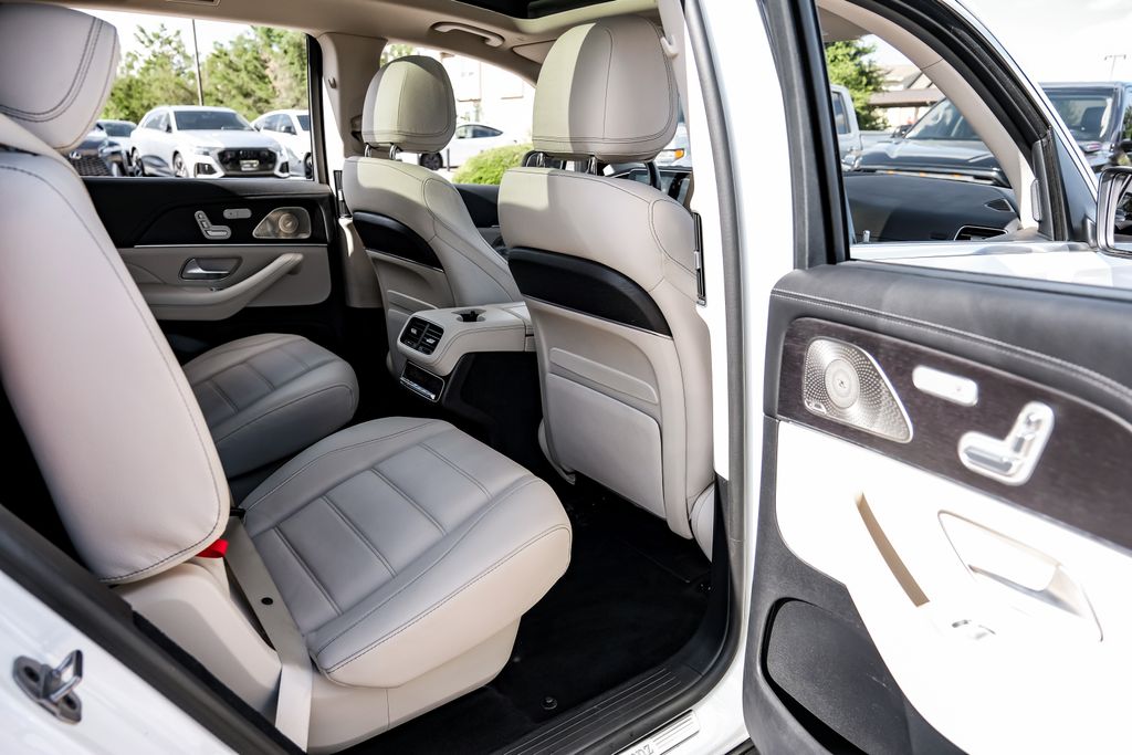 Vehicle image 26 of 64