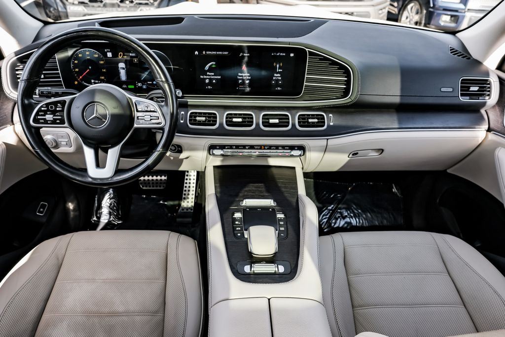 Vehicle image 30 of 64