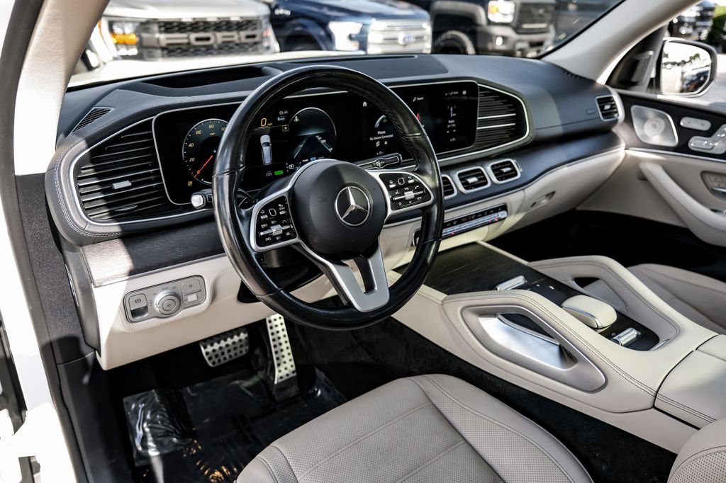 Vehicle image 29 of 64