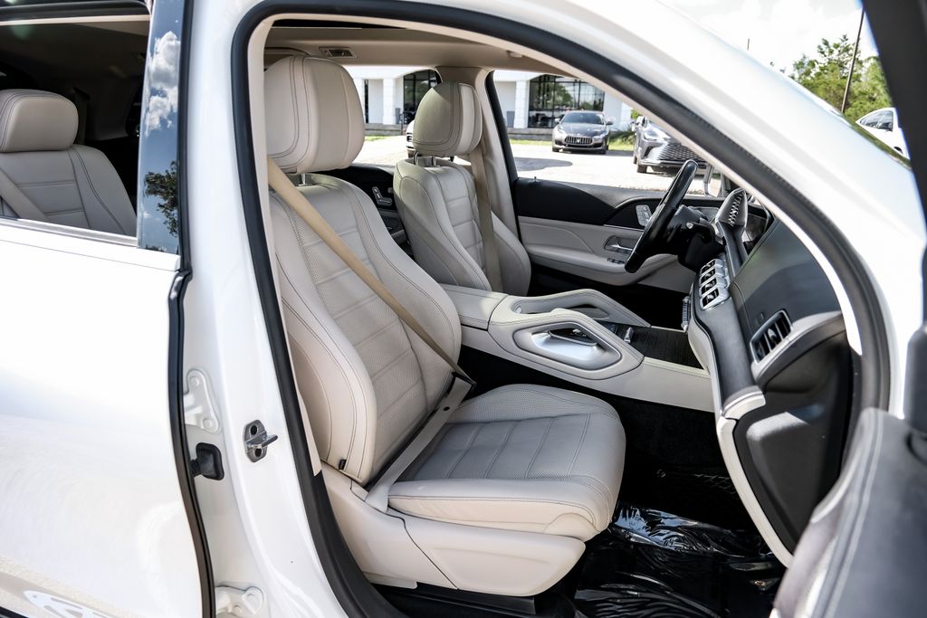 Vehicle image 23 of 64