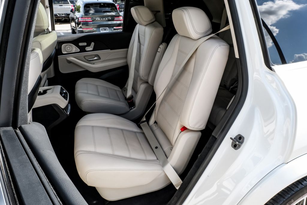 Vehicle image 22 of 64