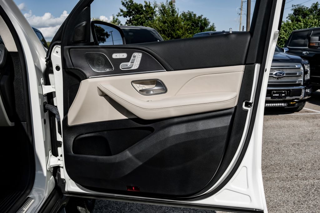 Vehicle image 51 of 64