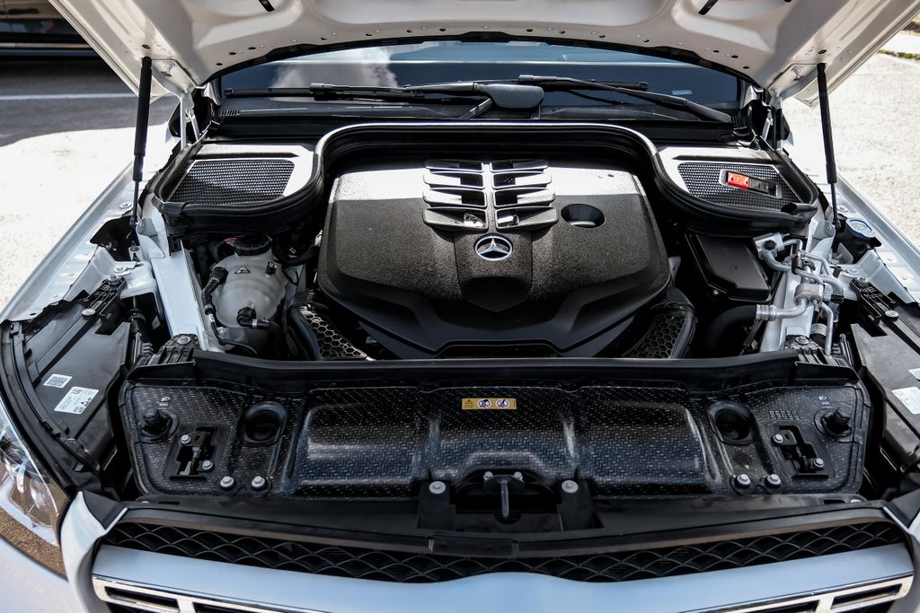 Vehicle image 10 of 64