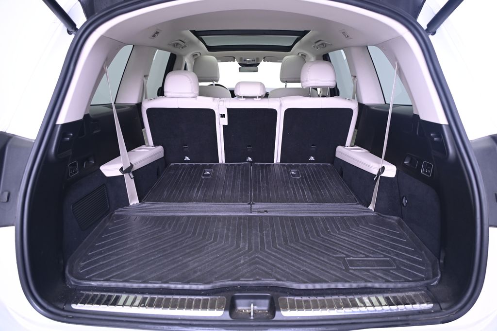 Vehicle image 14 of 44