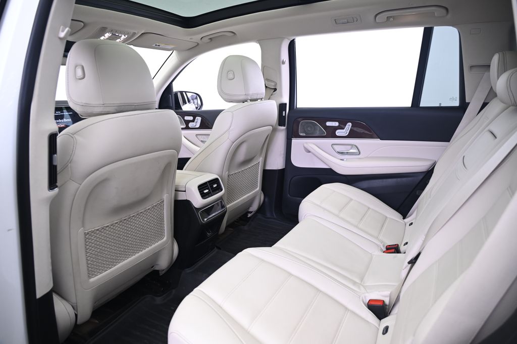 Vehicle image 21 of 44