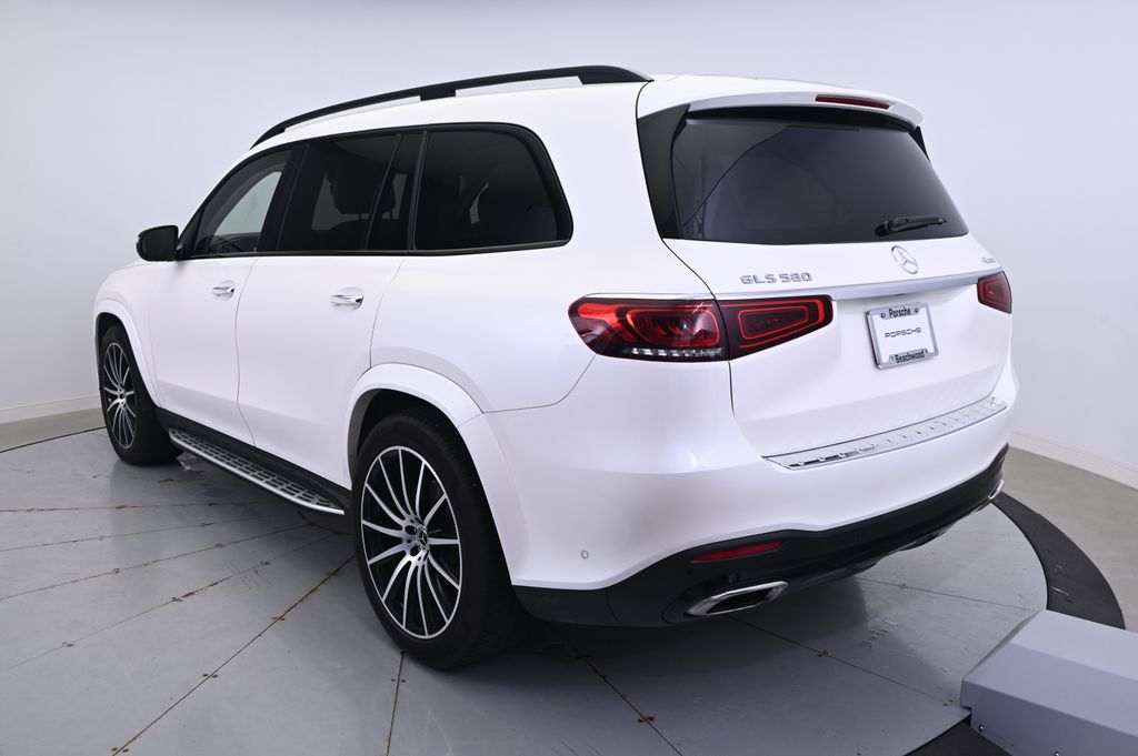 Vehicle image 8 of 44