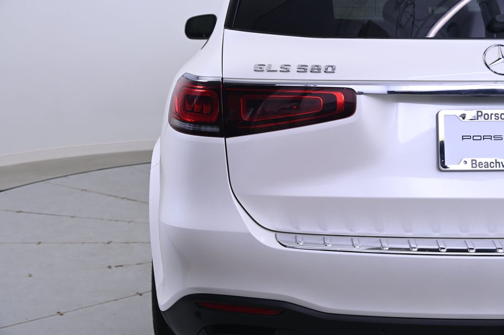 Vehicle image 37 of 44