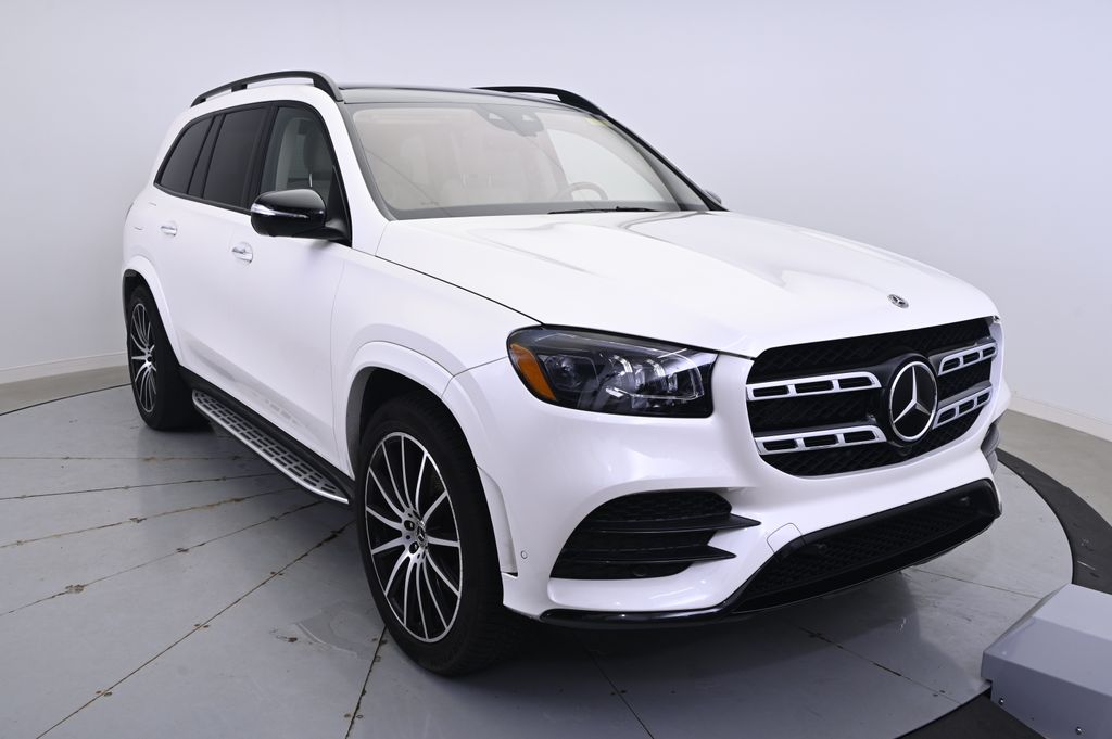 Vehicle image 4 of 44
