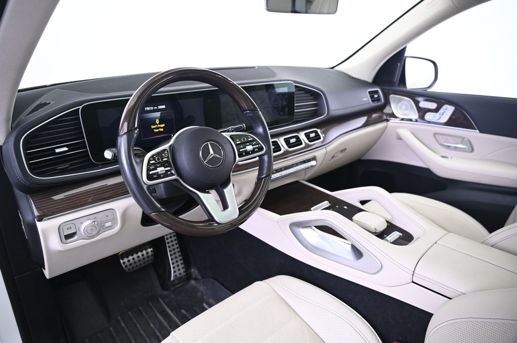 Vehicle image 27 of 44