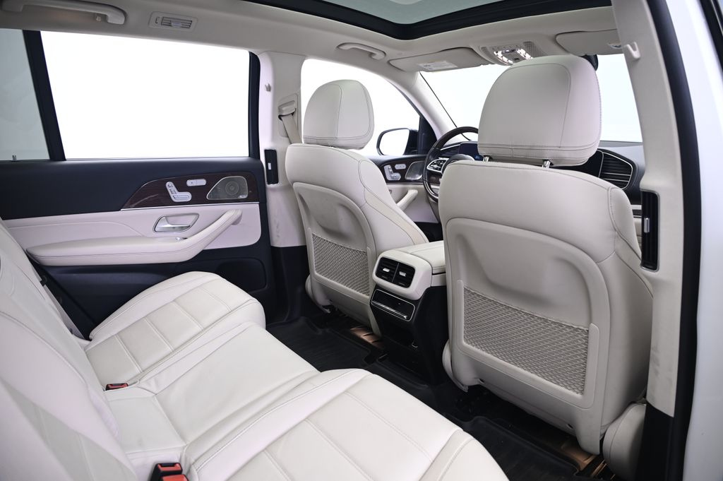 Vehicle image 22 of 44