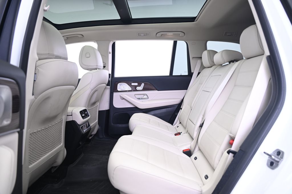 Vehicle image 20 of 44