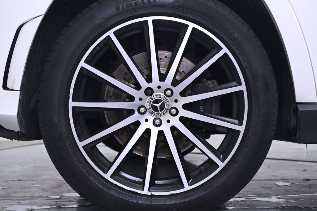Vehicle image 11 of 44