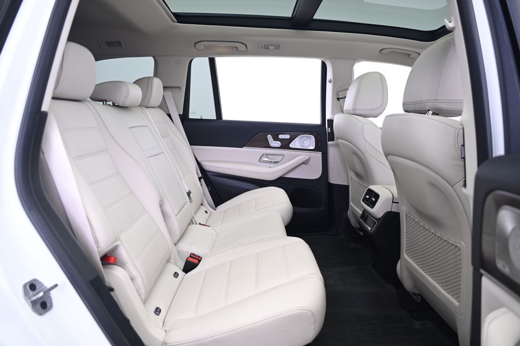 Vehicle image 19 of 44