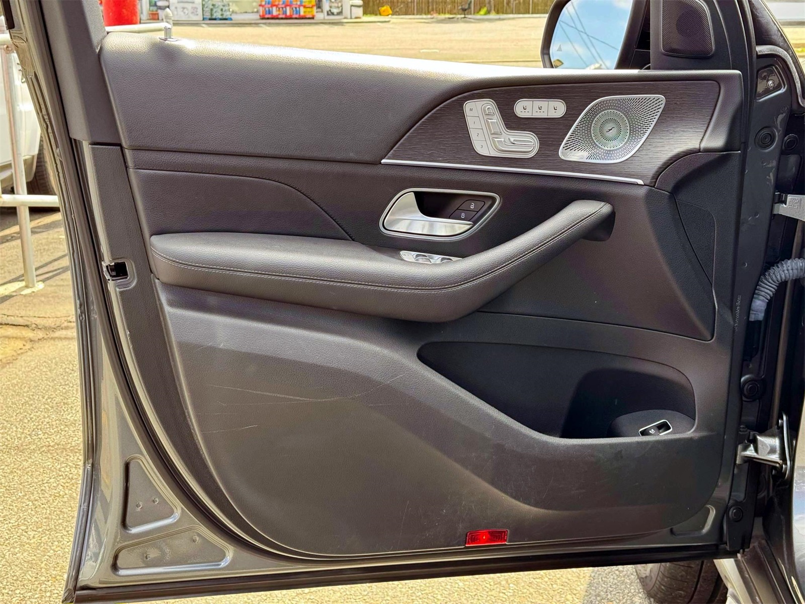 Vehicle image 27 of 36