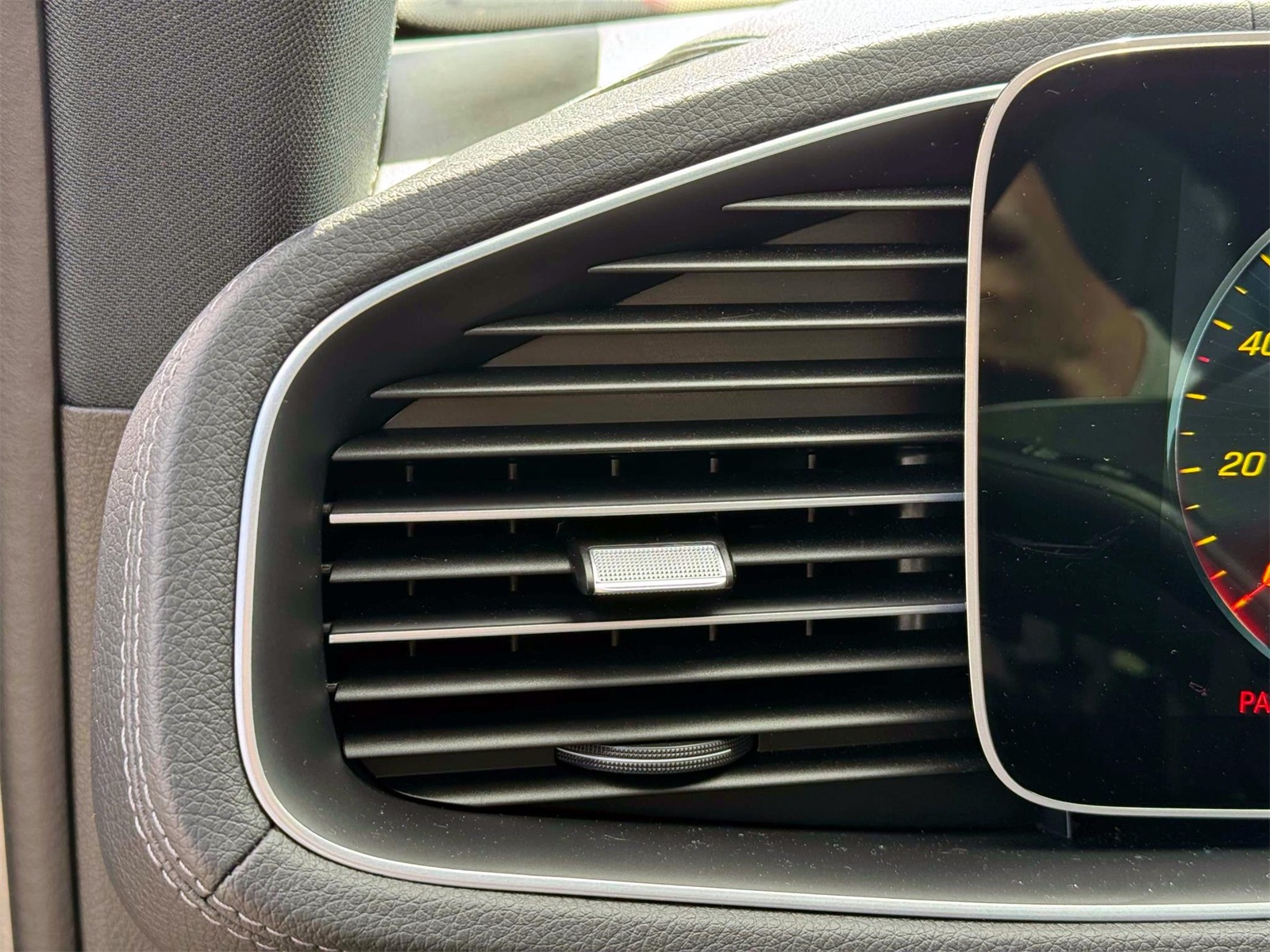 Vehicle image 22 of 36