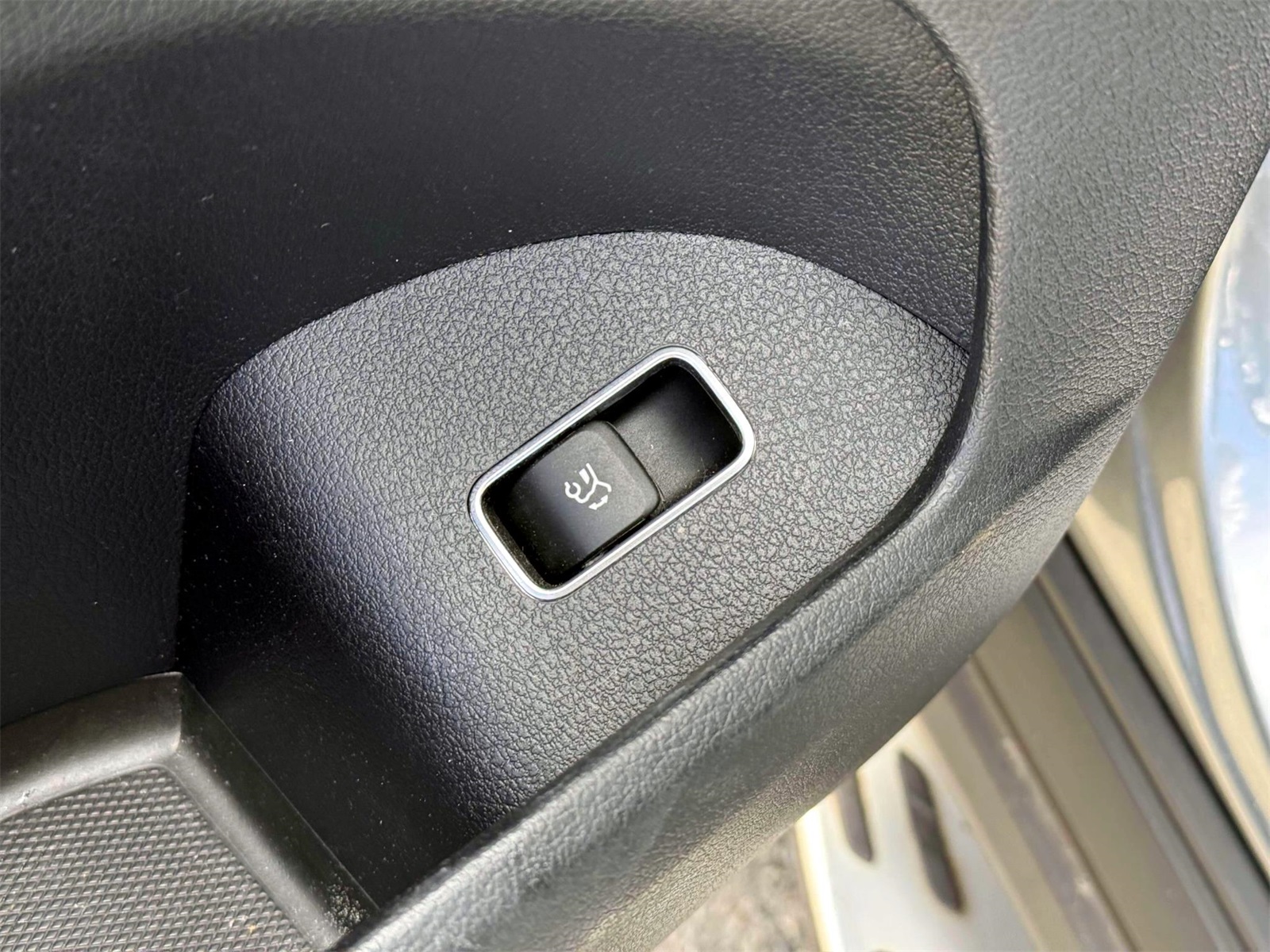 Vehicle image 29 of 36