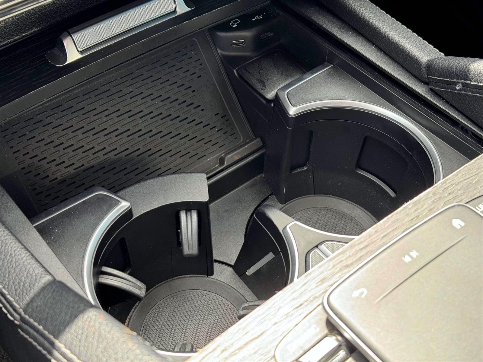 Vehicle image 16 of 36