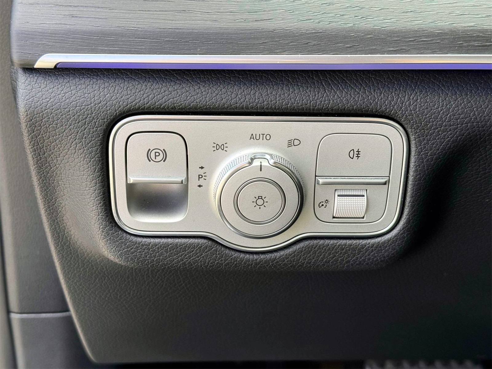 Vehicle image 21 of 36