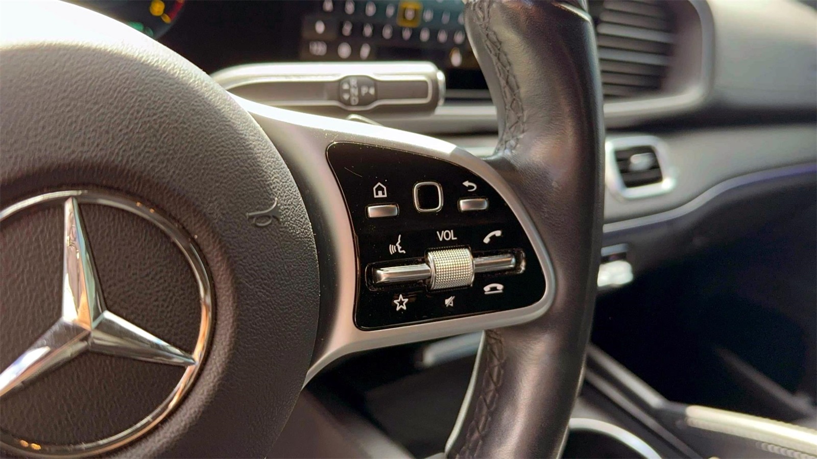 Vehicle image 24 of 36