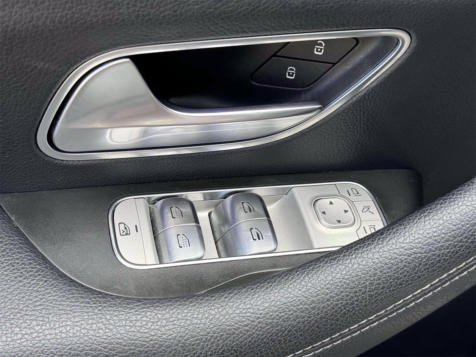 Vehicle image 31 of 36