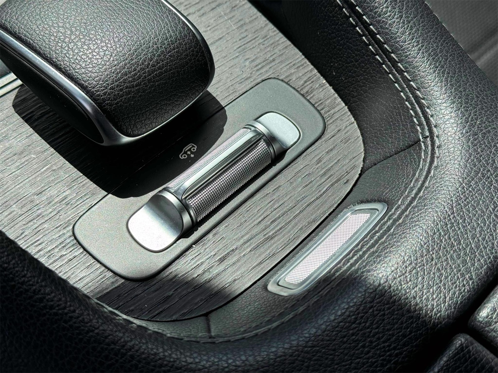 Vehicle image 18 of 36