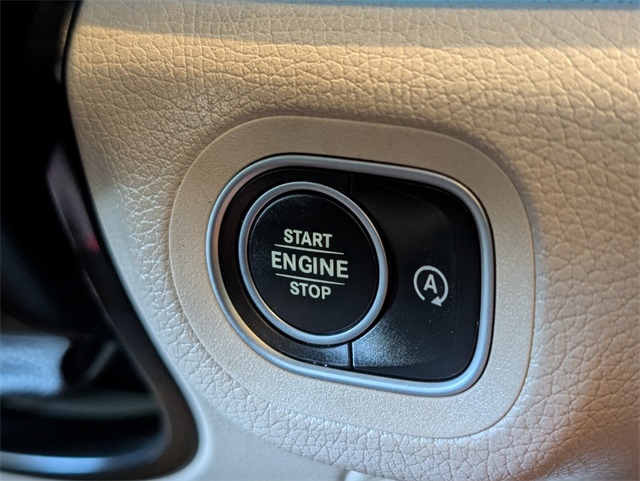 Vehicle image 25 of 28