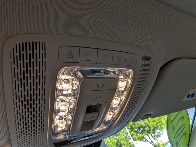 Vehicle image 24 of 28