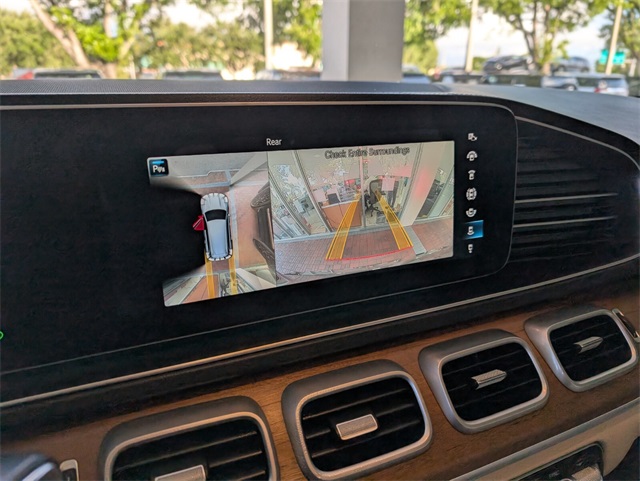 Vehicle image 15 of 28