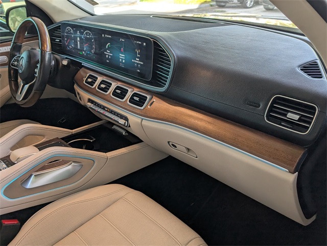 Vehicle image 11 of 28