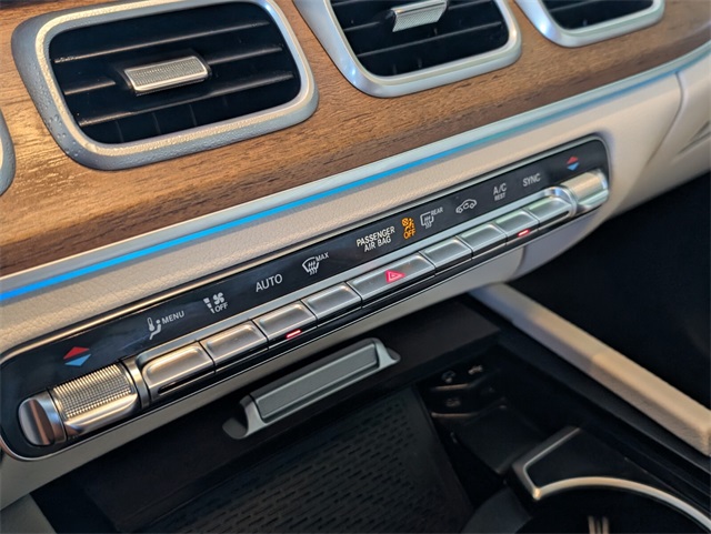 Vehicle image 17 of 28