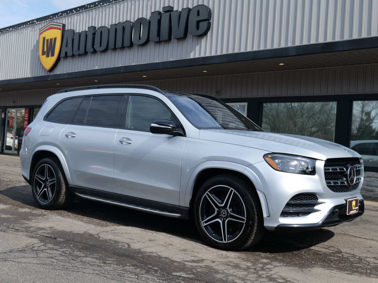 Vehicle image 16 of 100