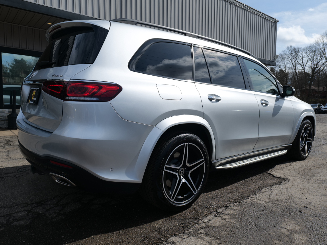 Vehicle image 23 of 100