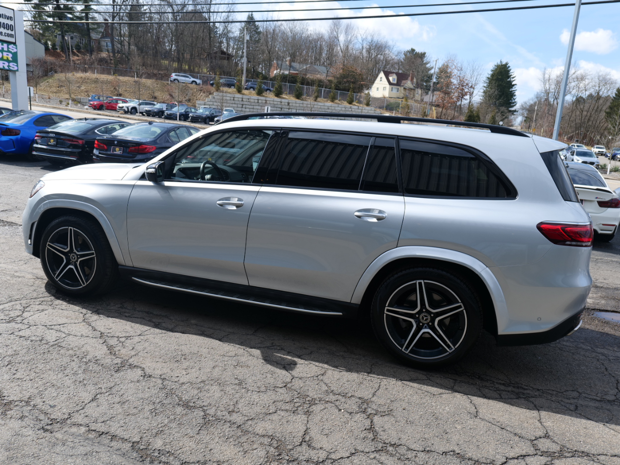 Vehicle image 27 of 100